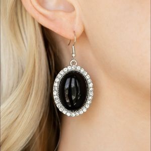 NWOT Beautiful black dangle earring w rhinestones